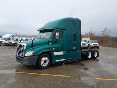 Freightliner Cascadia 125 Sleeper Semi Truck - 73" Condo Sleeper, 450HP, 10 Speed Manual