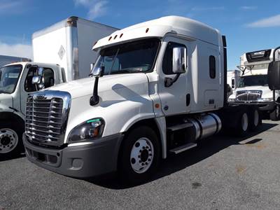 Freightliner Cascadia 125 Sleeper Semi Truck - 72" Mid Roof Sleeper, 450HP, 10 Speed Manual