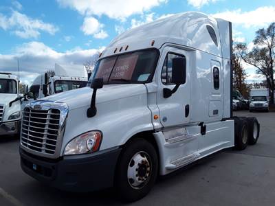 Freightliner Cascadia 125 Sleeper Semi Truck - 72" Condo Sleeper, 455HP, 12 Speed Automatic
