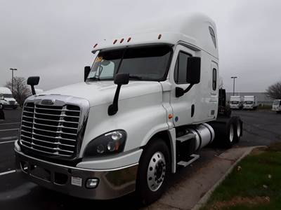 Freightliner Cascadia 125 Sleeper Semi Truck - 36" Condo Sleeper, 455HP, 12 Speed Automatic