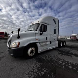 Freightliner Cascadia 125 Sleeper Semi Truck - 72" Condo Sleeper, 455HP, 12 Speed Automatic