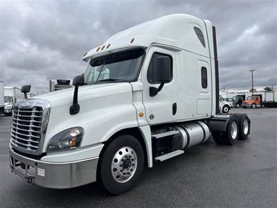 Freightliner Cascadia 125 Sleeper Semi Truck - 73" Condo Sleeper, 455HP, 10 Speed Manual