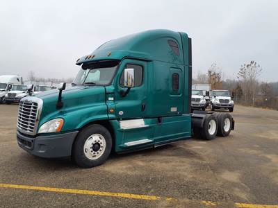 Freightliner Cascadia 125 Sleeper Semi Truck - 73" Condo Sleeper, 450HP, 10 Speed Manual