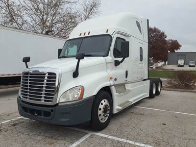 Freightliner Cascadia 125 Sleeper Semi Truck - 71" Condo Sleeper, 455HP, 12 Speed Automatic