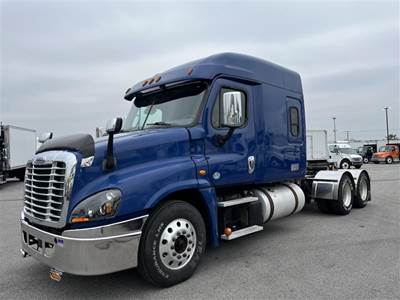 Freightliner Cascadia 125 Sleeper Semi Truck - 72" Mid Roof Sleeper, 475HP, 10 Speed Automatic