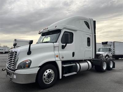 Freightliner Cascadia 125 Sleeper Semi Truck - 72" Condo Sleeper, 455HP, 10 Speed Manual