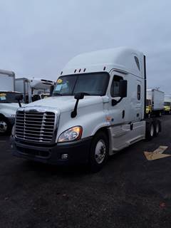 Freightliner Cascadia 125 Sleeper Semi Truck - 72" Condo Sleeper, 455HP, 12 Speed Automatic