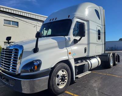 Freightliner Cascadia 125 Sleeper Semi Truck - 72" Condo Sleeper, 455HP, 12 Speed Automatic