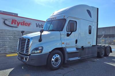 Freightliner Cascadia 125 Sleeper Semi Truck - 72" Condo Sleeper, 400HP, 12 Speed Automatic