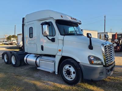 Freightliner Cascadia 125 Sleeper Semi Truck - 48" Mid Roof Sleeper, 475HP, 12 Speed Automatic