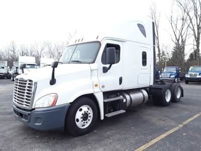 Freightliner Cascadia 125 Sleeper Semi Truck - 72" Condo Sleeper, 450HP, 13 Speed Automatic