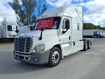 Freightliner Cascadia 125 Sleeper Semi Truck - 90" Condo Sleeper, 455HP, 10 Speed Manual