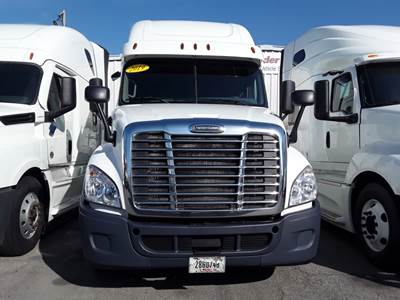 Freightliner Cascadia 125 Sleeper Semi Truck - 72" Condo Sleeper, 455HP, 12 Speed Automatic