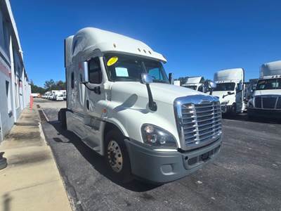 Freightliner Cascadia 125 Single Axle Sleeper Semi Truck - 80" Condo Sleeper, 400HP, 10 Speed Automatic