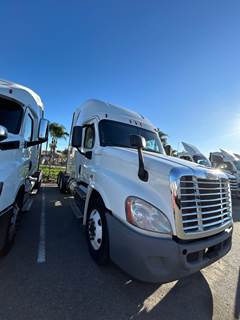 Freightliner Cascadia 125 Sleeper Semi Truck - 72" Condo Sleeper, 450HP, 13 Speed Automatic