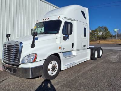 Freightliner Cascadia 125 Sleeper Semi Truck - 72" Condo Sleeper, 455HP, 12 Speed Automatic