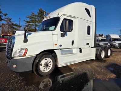 Freightliner Cascadia 125 Sleeper Semi Truck - 50" Condo Sleeper, 455HP, 12 Speed Automatic