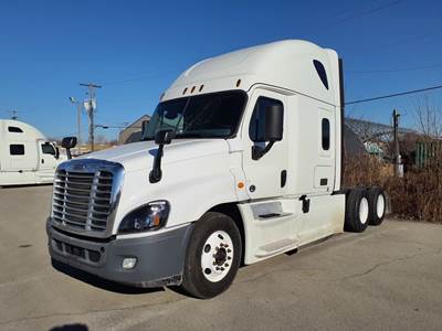 Freightliner Cascadia 125 Sleeper Semi Truck - 72" Condo Sleeper, 455HP, 12 Speed Automatic