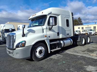 Freightliner Cascadia 125 Sleeper Semi Truck - 72" Mid Roof Sleeper, 450HP, 10 Speed Manual