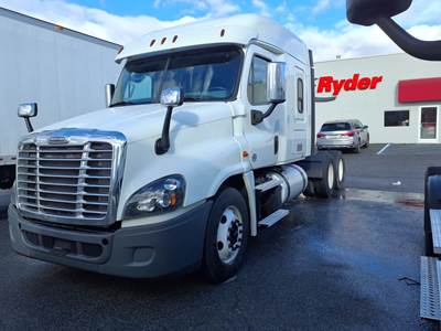Freightliner Cascadia 125 Sleeper Semi Truck - 72" Mid Roof Sleeper, 450HP, 10 Speed Manual