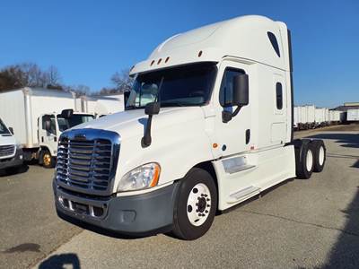 Freightliner Cascadia 125 Sleeper Semi Truck - 80" Condo Sleeper, 455HP, 12 Speed Automatic