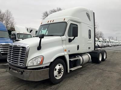 Freightliner Cascadia 125 Sleeper Semi Truck - 72" Condo Sleeper, 455HP, 10 Speed Manual