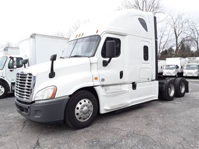 Freightliner Cascadia 125 Sleeper Semi Truck - 72" Condo Sleeper, 455HP, 12 Speed Automatic
