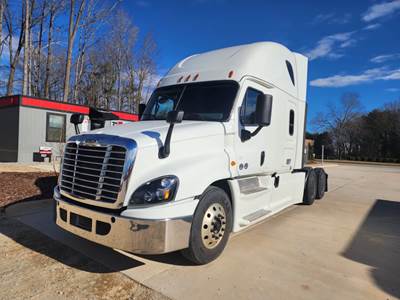 Freightliner Cascadia 125 Sleeper Semi Truck - 70" Condo Sleeper, 455HP, 12 Speed Automatic