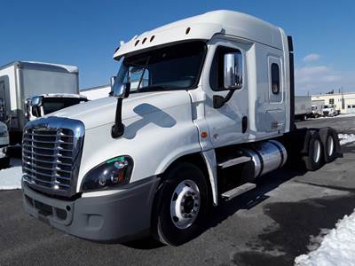Freightliner Cascadia 125 Sleeper Semi Truck - 72" Mid Roof Sleeper, 450HP, 10 Speed Manual