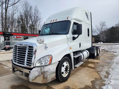 Freightliner Cascadia 125 Sleeper Semi Truck - 70" Condo Sleeper, 450HP, 10 Speed Automatic