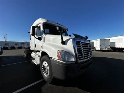 Freightliner Cascadia 125 Sleeper Semi Truck - 48" Mid Roof Sleeper, 475HP, 13 Speed Manual