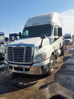 Freightliner Cascadia 125 Sleeper Semi Truck - 72" Condo Sleeper, 455HP, 12 Speed Automatic