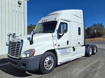 Freightliner Cascadia 125 Sleeper Semi Truck - 61" Mid Roof Sleeper, 475HP, 12 Speed Automatic