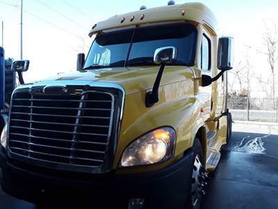 Freightliner Cascadia 125 Sleeper Semi Truck - 70" Mid Roof Sleeper, 455HP, 10 Speed Manual