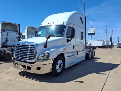 Freightliner Cascadia 125 Sleeper Semi Truck - 72" Condo Sleeper, 450HP, 10 Speed Automatic