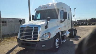 Freightliner Cascadia 125 Sleeper Semi Truck - 36" Mid Roof Sleeper, 475HP, 10 Speed Manual