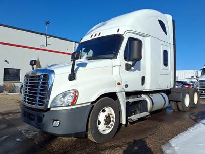 Freightliner Cascadia 125 Sleeper Semi Truck - 64" Condo Sleeper, 450HP, 10 Speed Manual