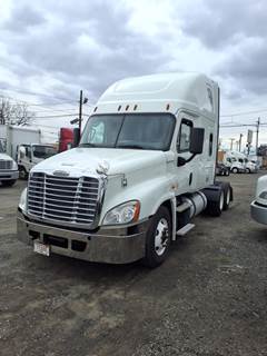 Freightliner Cascadia 125 Sleeper Semi Truck - 72" Condo Sleeper, 455HP, 10 Speed Manual
