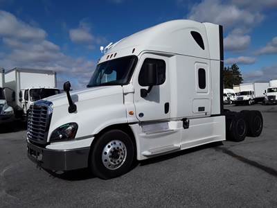 Freightliner Cascadia 125 Sleeper Semi Truck - 72" Condo Sleeper, 455HP, 12 Speed Automatic