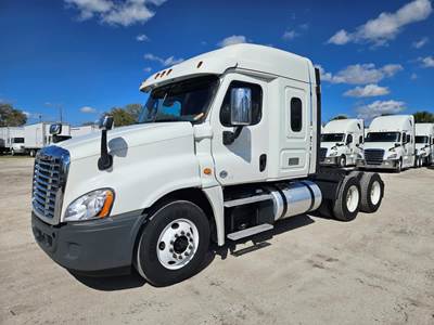 Freightliner Cascadia 125 Sleeper Semi Truck - 48" Mid Roof Sleeper, 475HP, 12 Speed Automatic
