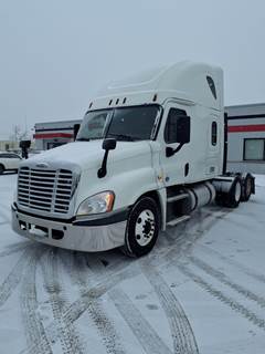 Freightliner Cascadia 125 Sleeper Semi Truck - 62" Condo Sleeper, 455HP, 10 Speed Manual