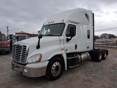 Freightliner Cascadia 125 Sleeper Semi Truck - 72" Condo Sleeper, 455HP, 10 Speed Manual
