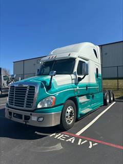 Freightliner Cascadia 125 Sleeper Semi Truck - 72" Condo Sleeper, 475HP, 10 Speed Manual