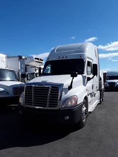 Freightliner Cascadia 125 Sleeper Semi Truck - 72" Condo Sleeper, 455HP, 12 Speed Automatic