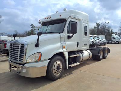 Freightliner Cascadia 125 Sleeper Semi Truck - 60" Mid Roof Sleeper, 450HP, 10 Speed Manual