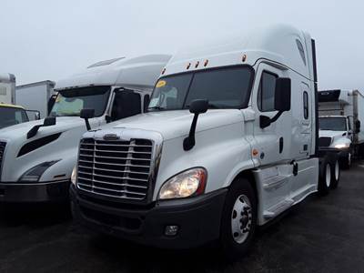 Freightliner Cascadia 125 Sleeper Semi Truck - 72" Condo Sleeper, 455HP, 12 Speed Automatic