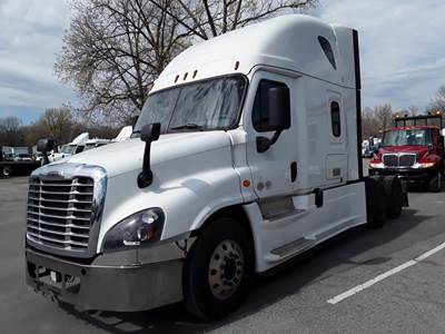 Freightliner Cascadia 125 Sleeper Semi Truck - 72" Condo Sleeper, 455HP, 12 Speed Automatic