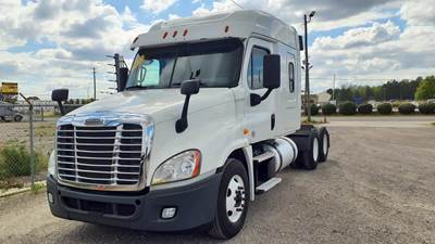 Freightliner Cascadia 125 Sleeper Semi Truck - 36" Mid Roof Sleeper, 475HP, 10 Speed Manual