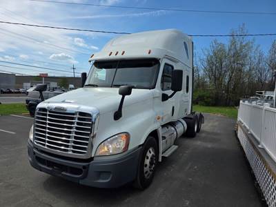 Freightliner Cascadia 125 Sleeper Semi Truck - 72" Condo Sleeper, 455HP, 12 Speed Automatic
