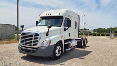 Freightliner Cascadia 125 Sleeper Semi Truck - 36" Mid Roof Sleeper, 475HP, 10 Speed Manual